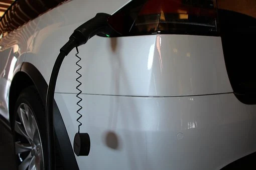 How Far Can Electric Cars Drive In One Charge?